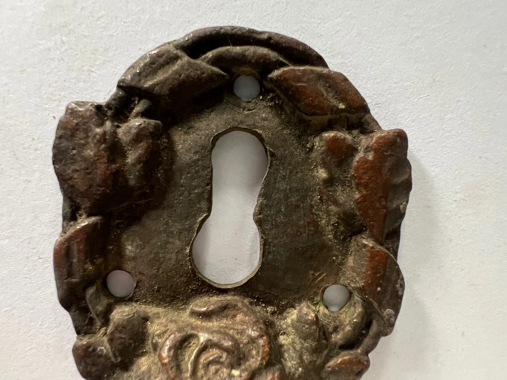 COPPIA DI PLACCHE PER SERRATURE IN BRONZO PRIMI '900 ART NOUVEAU MOBILI PORTE